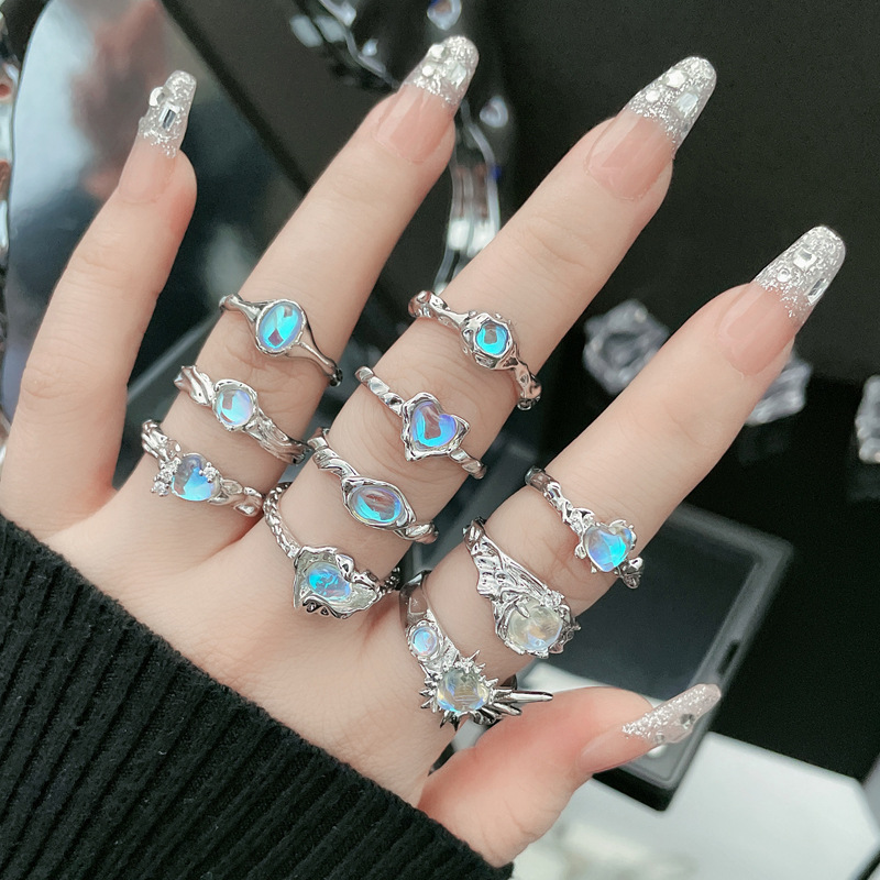 A minimalist moonstone fashion open-top ring for women on Instagram, with a cool, sweet and individualistic style full figure