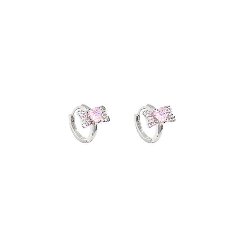 The diamond-encrusted pink heart-shaped bow ear buckles exude a feminine charm and a high-end design sense. The heart-shaped ear studs are light luxury and popular earrings on the Internet Item Picture