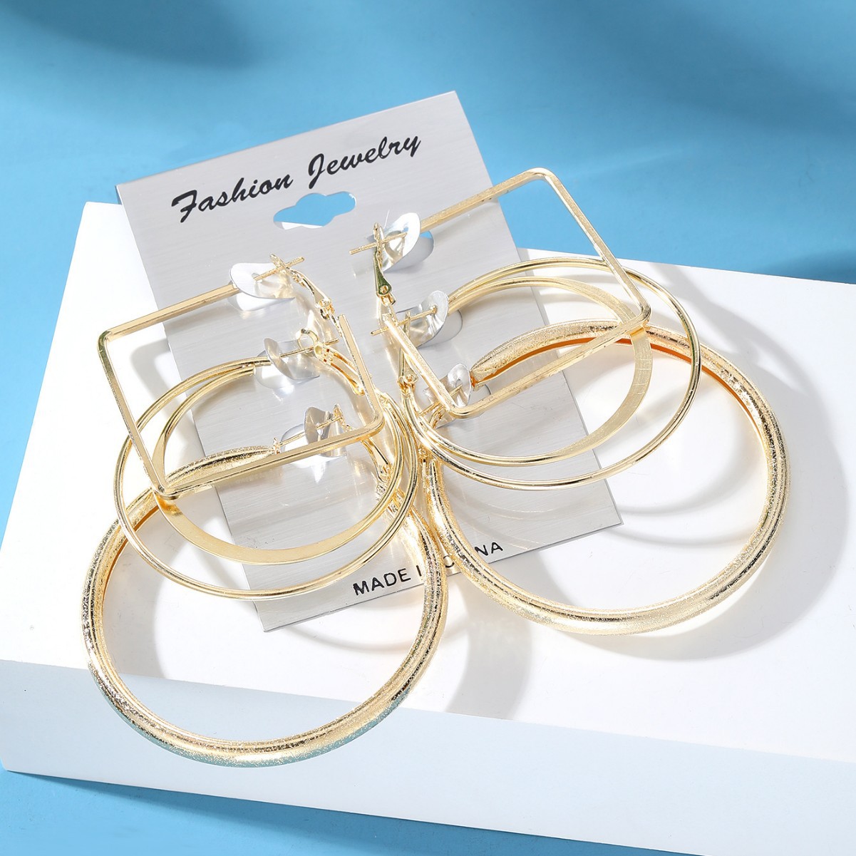 A 3-piece set of geometric round earrings, ear rings and earrings with a unique, exaggerated and high-end feel, which are popular cross-border products from Europe and America Application Scenario