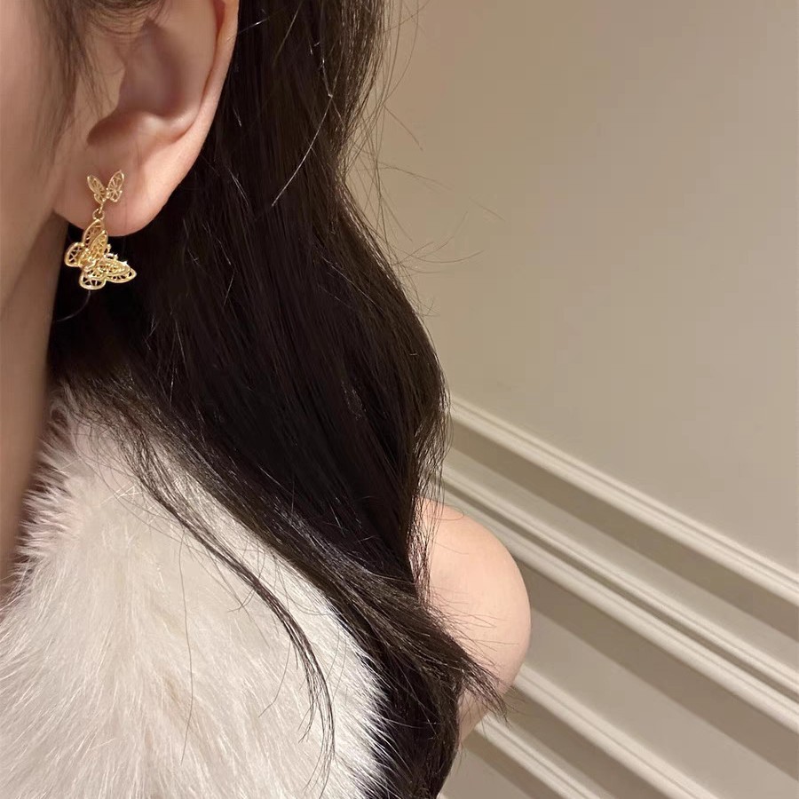Golden filigree woven butterfly stud earrings for women, with a light luxury and niche design sense, a cool and elegant new Chinese-style earring accessory details Picture