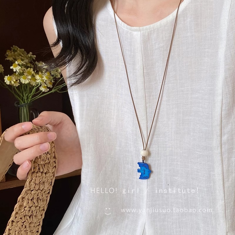 Simple and fashionable gradient swallow pendant necklace for women 2025 new design, a niche long sweater chain accessory details Picture