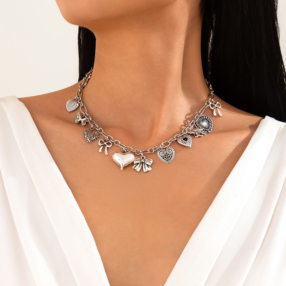 European and American cross-border jewelry punk style heart alloy pendant collarbone chain bow tassel necklace personality Application Scenario