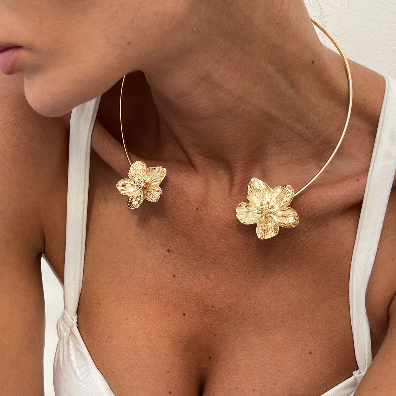 European and American cross-border jewelry, Bohemian vacation starfish alloy necklace, creative and personalized three-dimensional flower necklace full figure