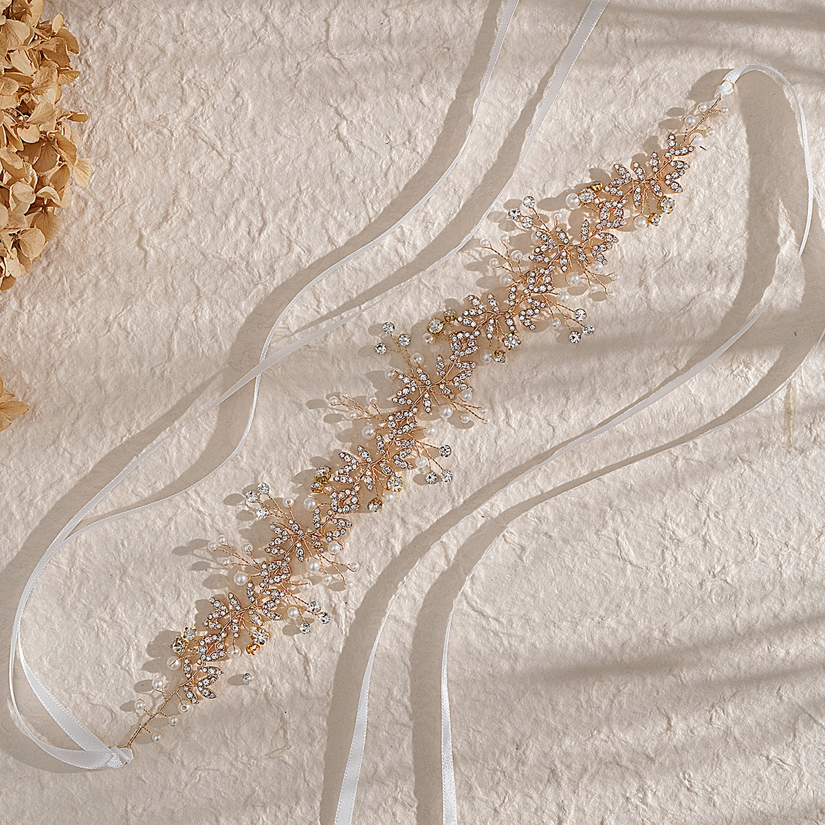 Factory direct sales of creative European and American wedding accessories, exquisite handcrafted pearl hair bands, luxurious diamond-encrusted hair accessories, and bride headwear Specification drawing