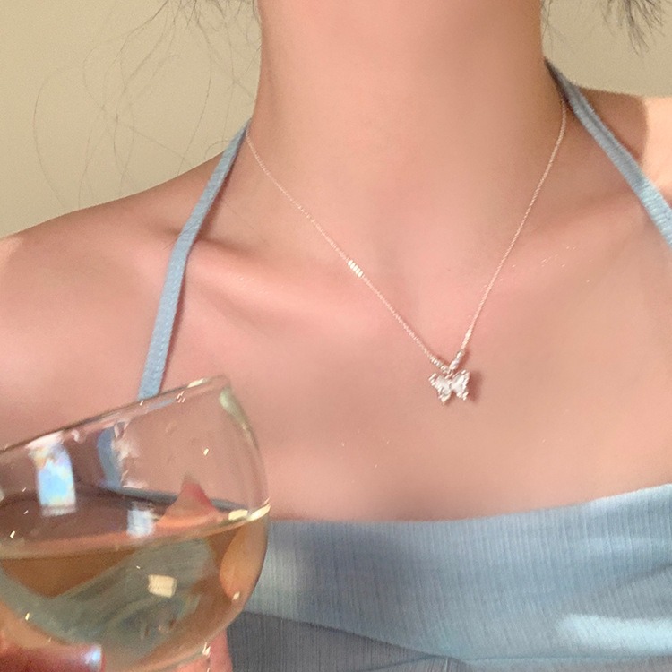 A new Chinese-style cat's eye stone butterfly necklace for women, a light luxury and niche Chinese-style collarbone chain and necklace choker full figure