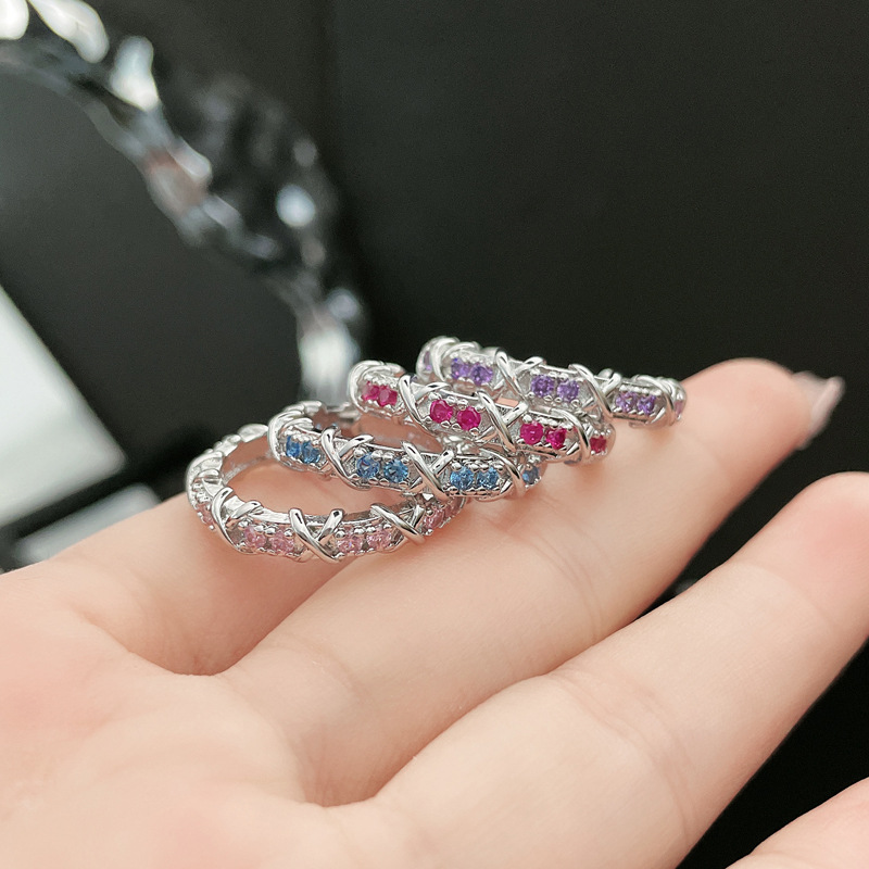 This is a simple and elegant open-top ring with a niche design and a touch of light luxury. It is a versatile and stylish ring accessory for women on Instagram full figure