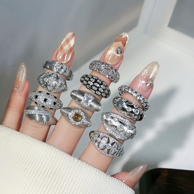 This retro European and American full-diamond brushed open ring exudes a feminine, simple and high-end feel. It is a versatile and elegant index finger ring trend Specification drawing
