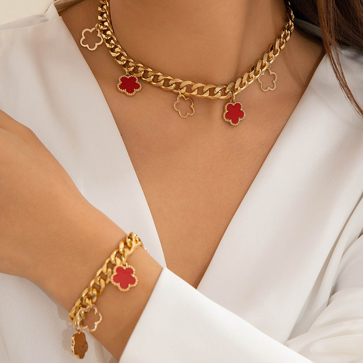 European and American cross-border accessories French elegance five-leaf clover simple style necklace sweet turquoise pattern flower necklace full figure