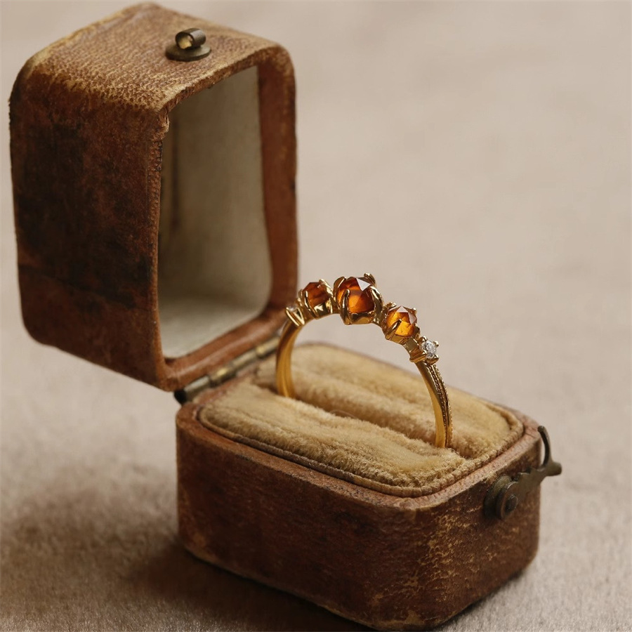 Japanese-style orange garnet ring for women, a niche retro, light luxury and high-end look, versatile gemstone open ring full figure