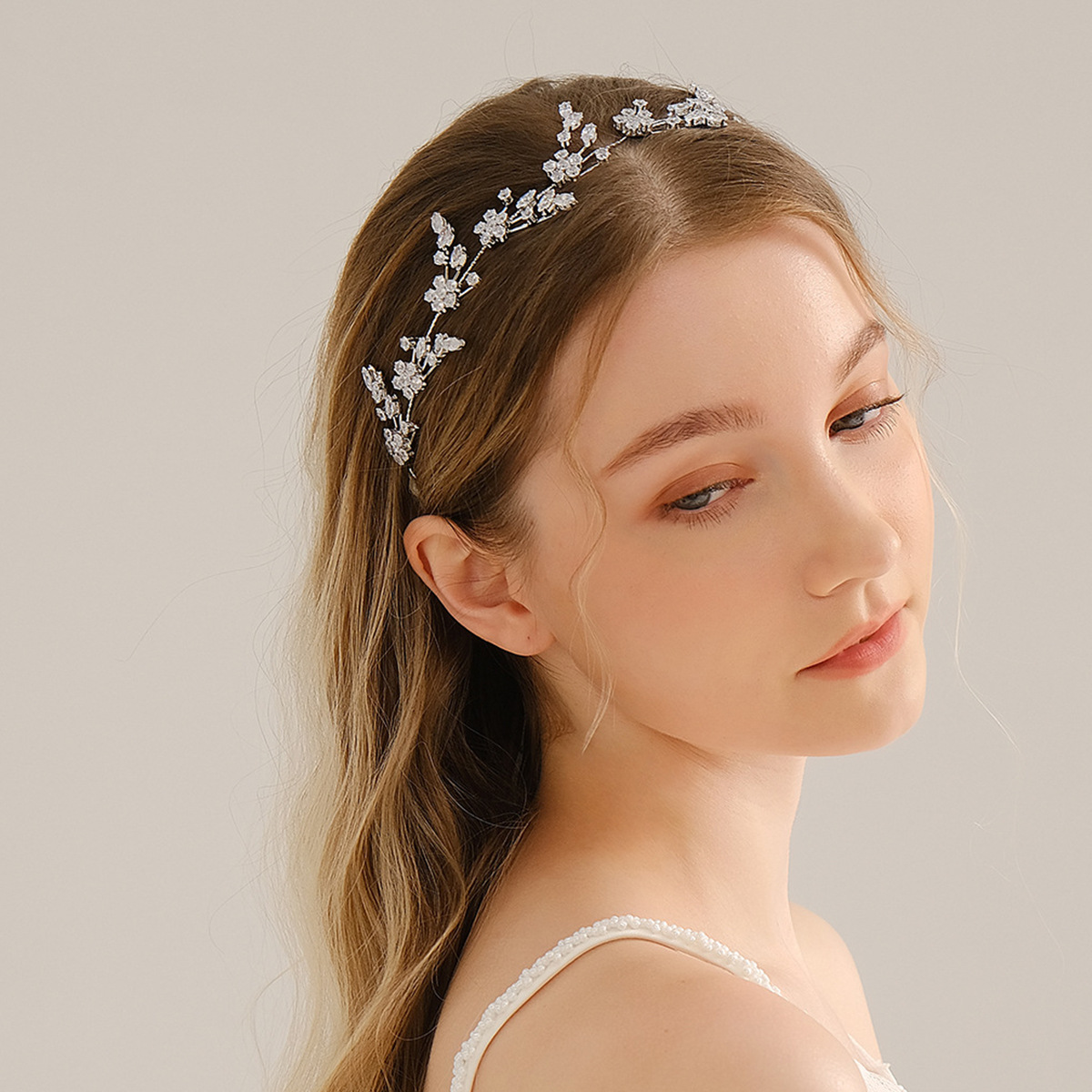 Sweet and retro bridal hair accessories, wedding dress headbands, niche accessories, forest-themed versatile headwear, crystal zircon flower hair bands full figure