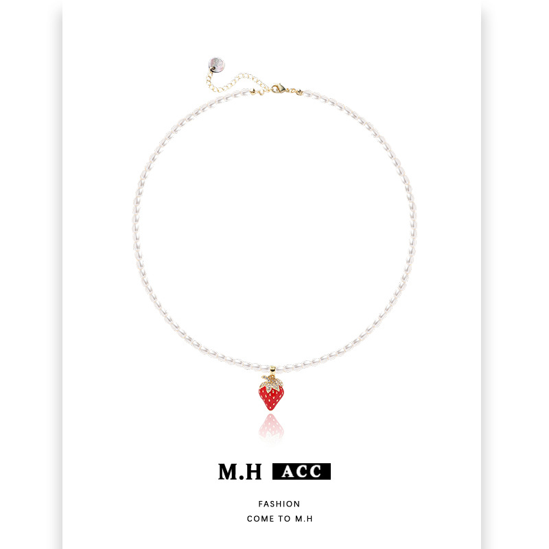A fresh and delicate strawberry pearl zircon necklace, a sweet and creamy girl style collarbone chain, an ins high-end and niche accessory Application Scenario