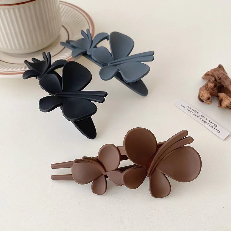 Korean large double bow hair clips, elegant and feminine, back head horizontal clip, plate hair clip, matte duckbill clip wholesale Application Scenario
