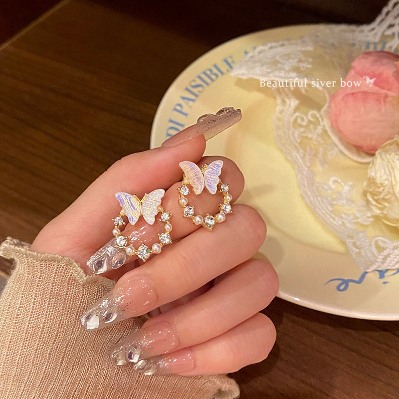 S925 Silver Needle Super ethereal gradient butterfly earrings, versatile and fresh pearl stud earrings wholesale full figure
