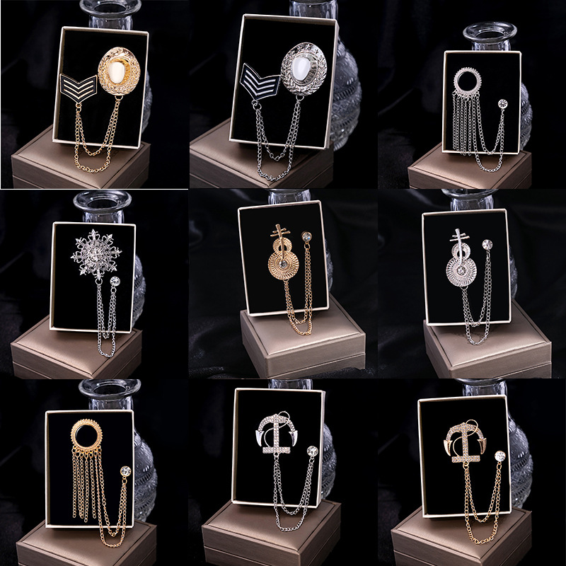 Korean metal-textured chain tassel brooches, personalized and retro style clothing and accessories, fashionable and elegant niche accessories wholesale details Picture
