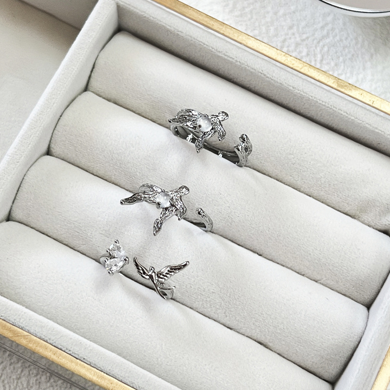 This is a minimalist and versatile ring with a unique design sense, irregular texture, swallow wings, pleated openings, and a gender-neutral style for women Application Scenario