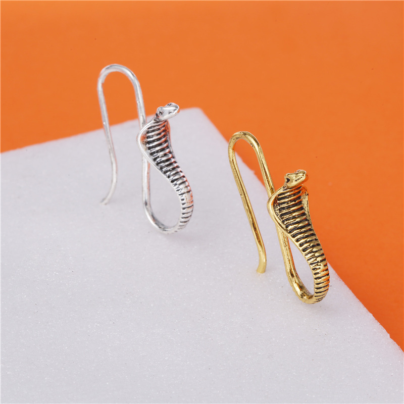 The new retro snake-shaped personalized earrings from INS, a fashionable and simple earpiece for women in Europe and America, have become a cross-border bestseller on Amazon Specification drawing