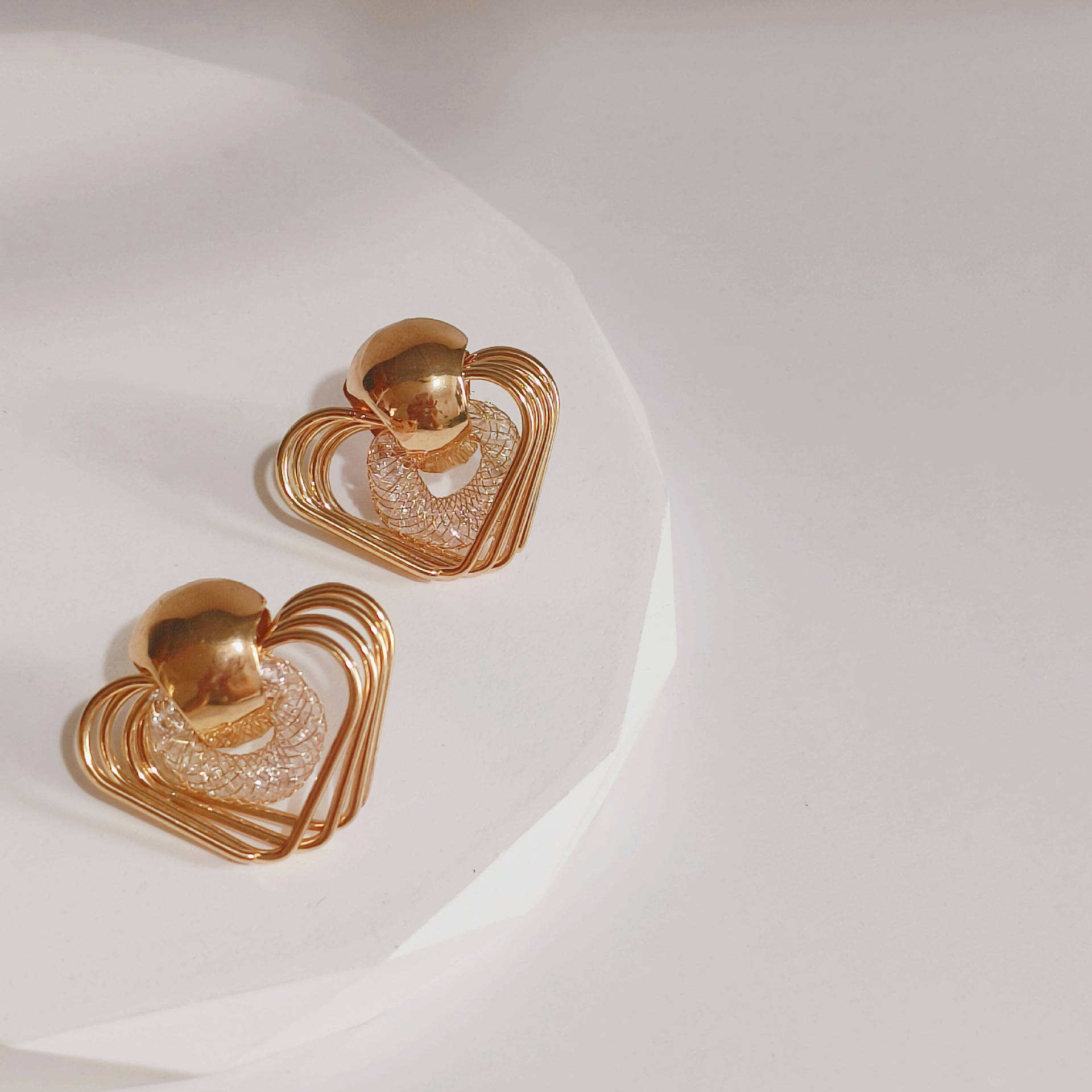 Cross-border style light luxury grid sparkling diamond multi-layer heart-shaped stud earrings, women's Instagram trendy personality, European and American design sense earrings Specification drawing