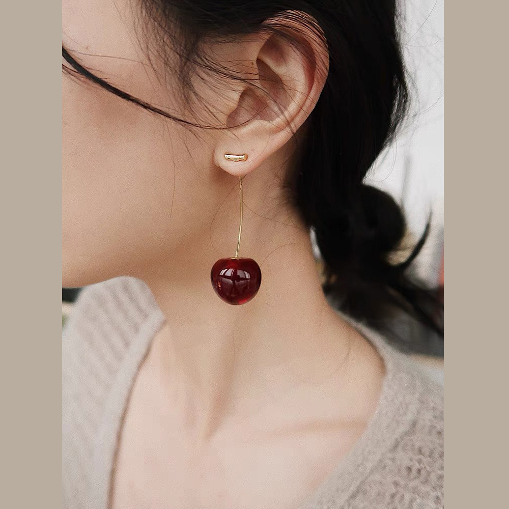 Early autumn cherry earrings, a high-end, light luxury and niche earpiece. Dried flower fruit cherry earrings, a fresh and sweet accessory for women Specification drawing