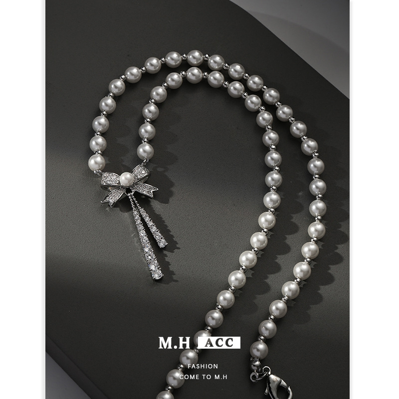 Sweet bow pearl necklace, a niche design for women, elegant Baroque Chinese style collarbone chain, princess necklace Application Scenario