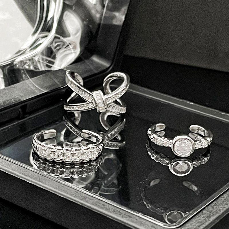 A light luxury cross-set micro-inlaid zircon niche open ring for women on Instagram, with a cold style, unique and versatile personality, and a sweet and cool temperament Application Scenario