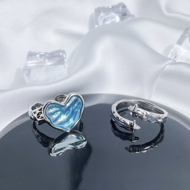 Simple enamel drop glaze texture blue heart-shaped ring, sweet and cool style by actress Mang, fashionable and niche design, versatile ring details Picture