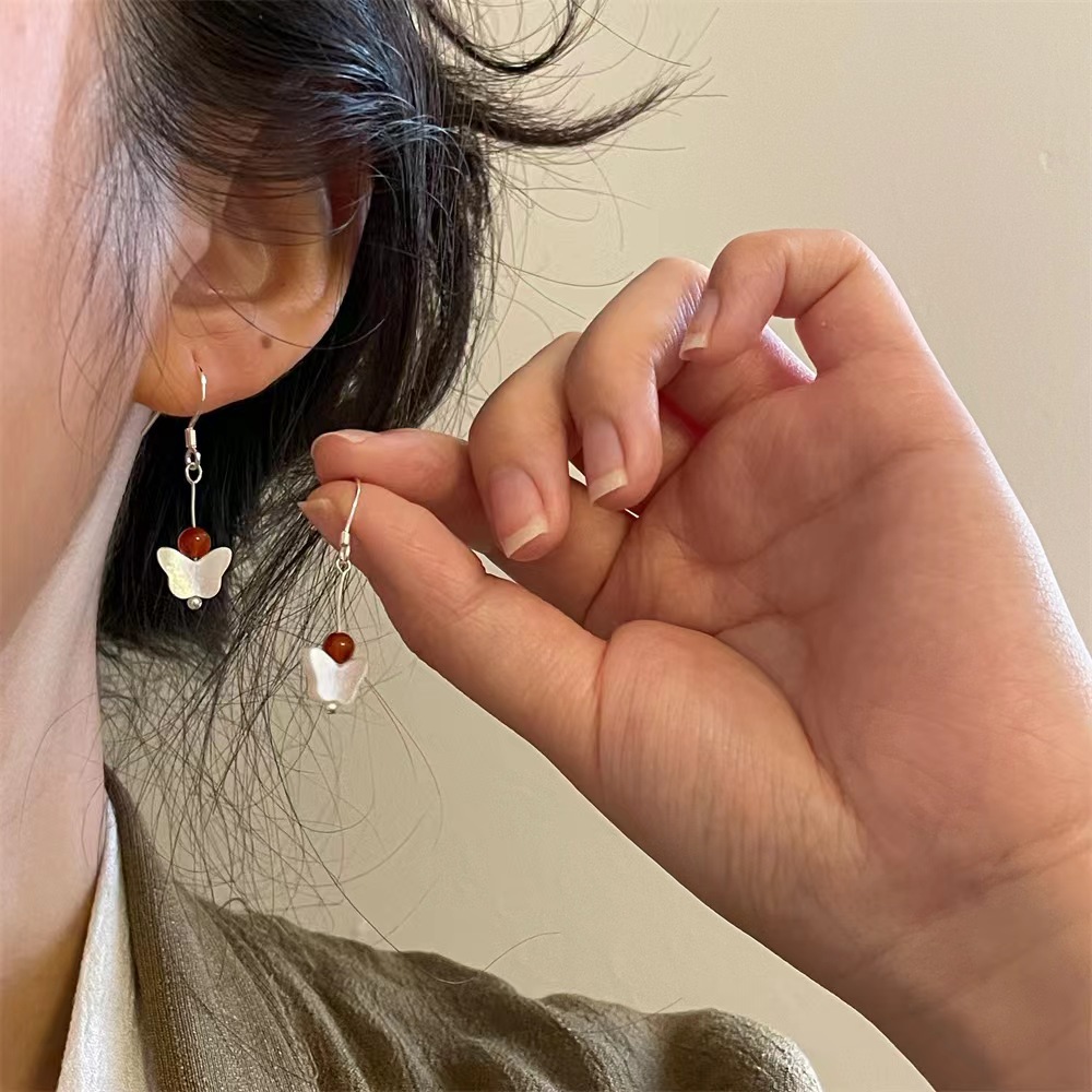 Artistic and retro butterfly red agate earrings, a new 2024 trendy, simple, versatile and elegant small ear accessory Specification drawing
