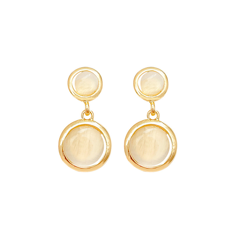 French retro cat's eye stone ear studs are versatile for women, with a light luxury and unique tassel design. They are the same style of earrings as Internet celebrities Item Picture