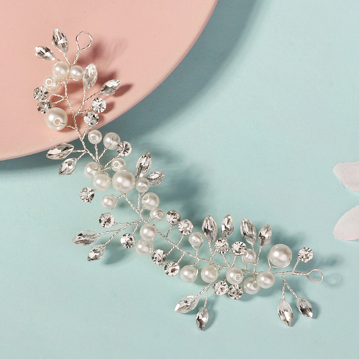 New Chinese-style Xiuhe ancient-style headband, ins style, versatile and beautiful handcrafted hair accessory, pearl crystal hair band, water diamond jewelry full figure
