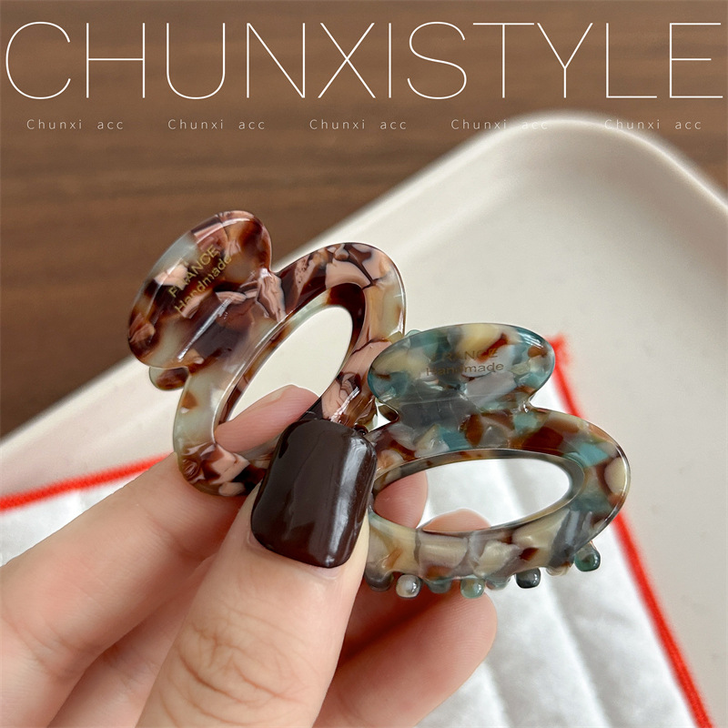 Acetic acid small hair clip for women, 2024 new high-end back head semi-tied hair clip headwear, simple hair clip and hair accessory Application Scenario