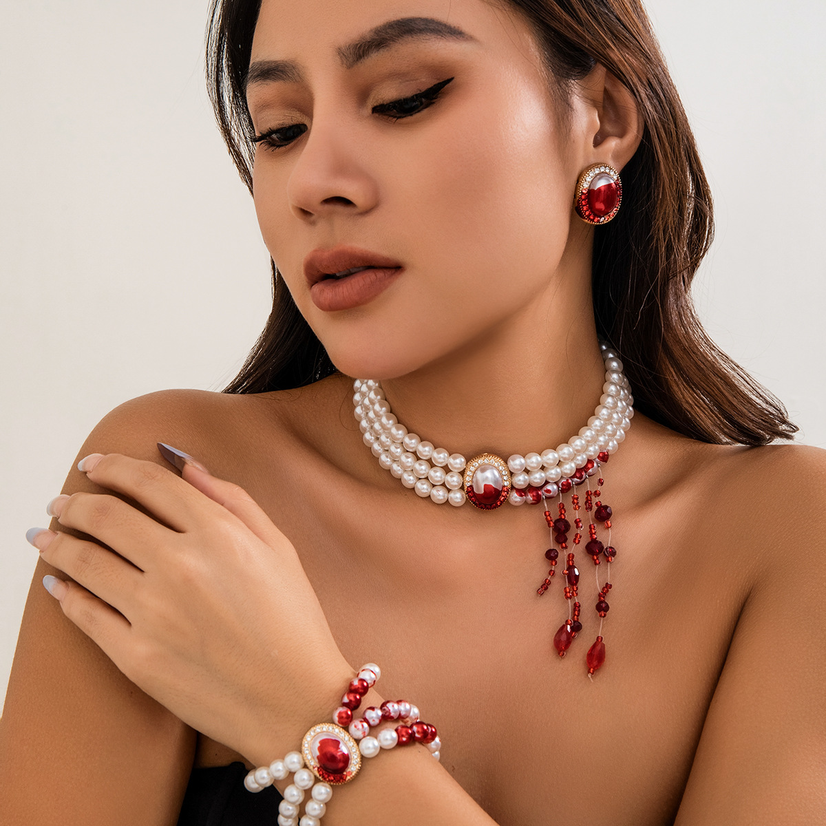 European and American cross-border beaded necklace, Halloween imitation pearl collar, retro Gothic style blood drop tassel choker accessory full figure