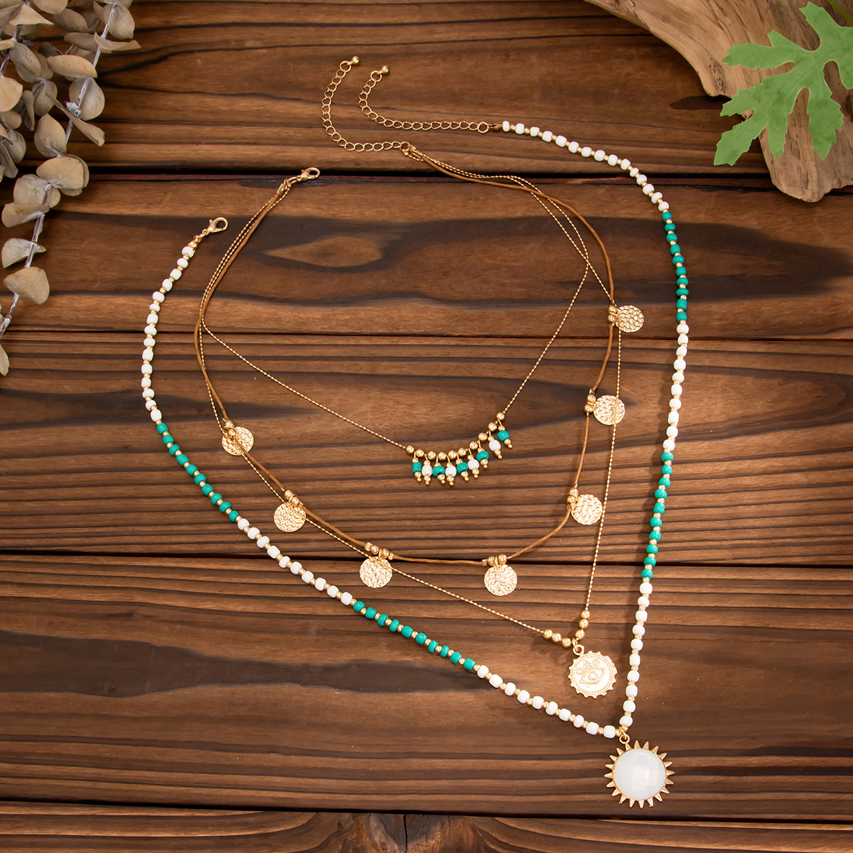European and American cross-border jewelry Bohemian rice bead collarbone necklace, ins metal matte round pendant necklace Application Scenario