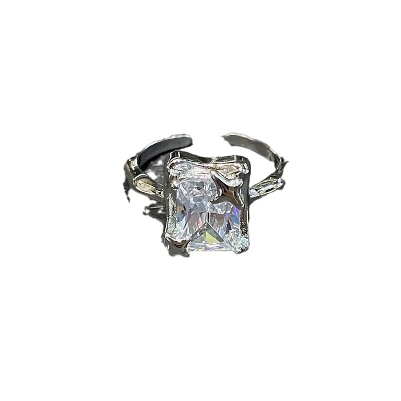This is a niche design of a square sugar zircon star-tipped open ring with a cold tassel style. It is a versatile ring that exudes a sense of luxury and sophistication when worn in layers Item Picture