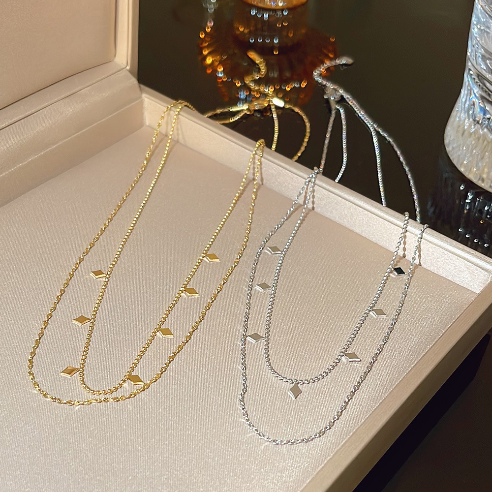 Non-fading double-layer star necklace for women, light luxury, versatile collarbone chain, neck chain, niche design, simple sweater chain accessory full figure