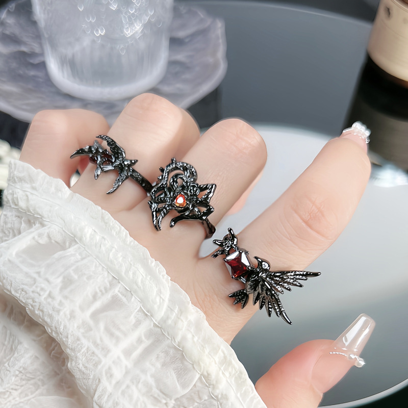 A cool, dark punk, trendy crow, irregular thorn opening ring with a neutral style and a snake-shaped fashionable niche ring Specification drawing