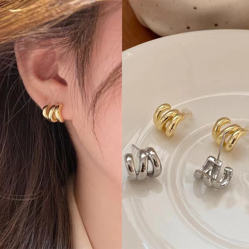 The 2025 new best-selling three-layer ear ring earrings are a high-end, niche design for women. The stud earrings are elegant, versatile and simple full figure