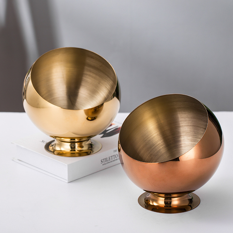 Stainless steel creative ashtray, bar, KTV ashtray, hotel, restaurant, fruit peel bowl, billiard hall, anti-drop ashtray Application Scenario