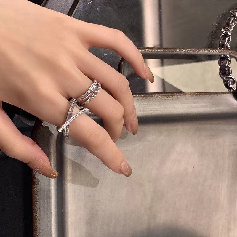 A high-end, light luxury, cross-opening ring with a cold and aloof style for women, a niche, simple, fashionable and individual style, and an ins zircon ring trend details Picture