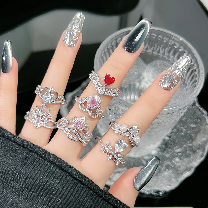 Fashionable court-style teardrop-shaped heart zircon crown, high-end ring, simple, sweet, cool and niche design for women full figure