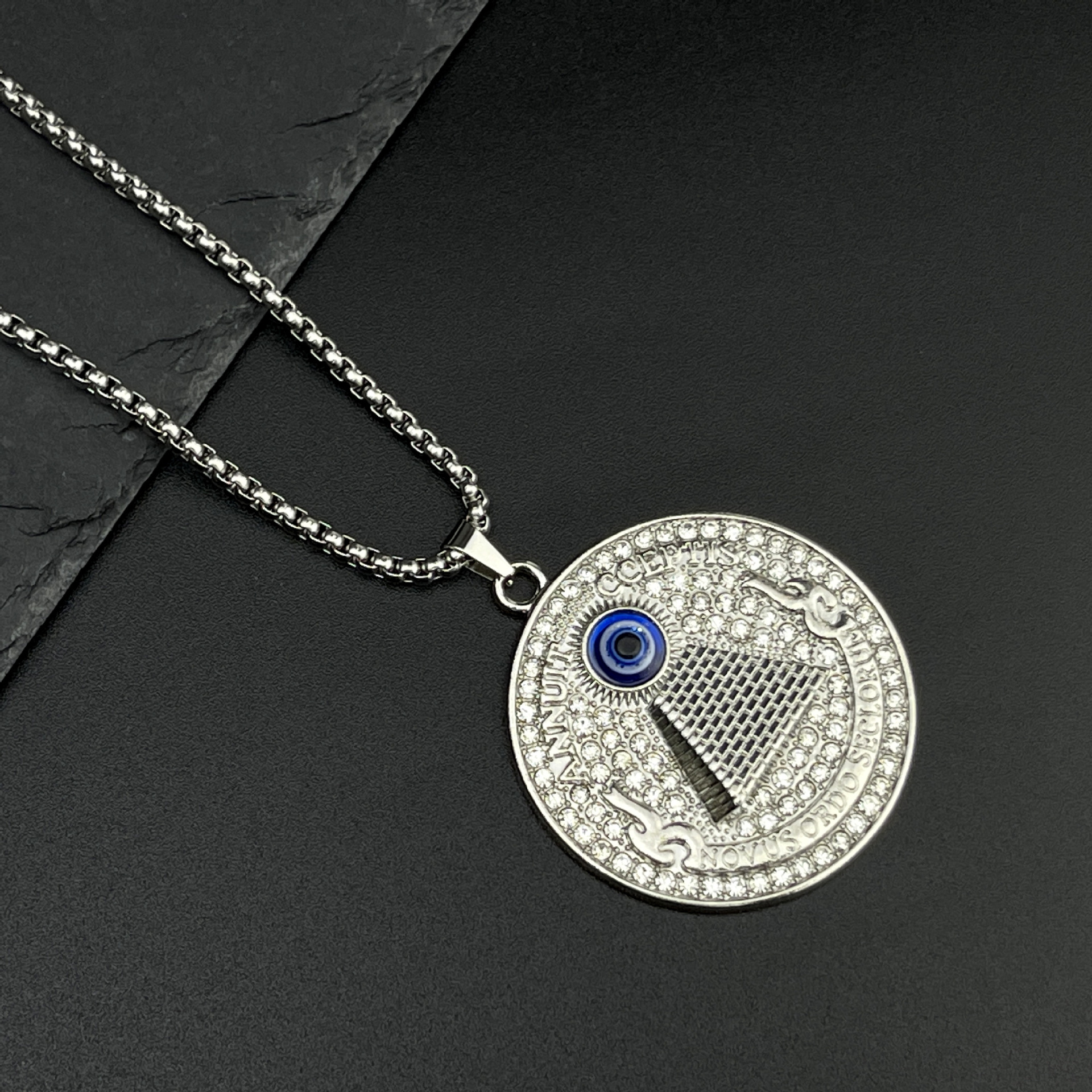 Wholesale of new cross-border Nazar Eye titanium steel necklace round halal diamond-encruble alloy pendant from the Middle East Application Scenario