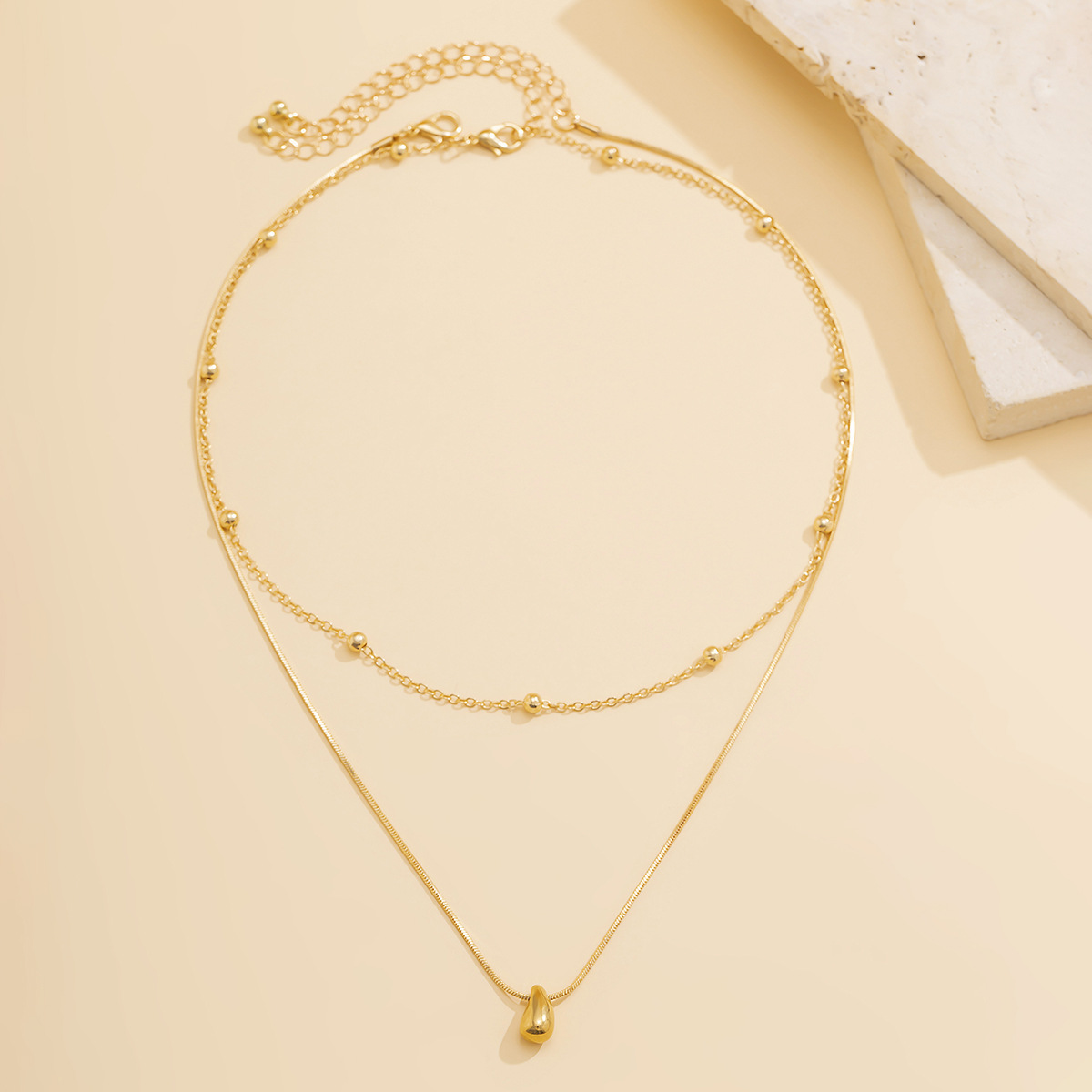 European and American cross-border jewelry: simple water drop hanging flat round beaded collarbone chain, personalized metal style necklace necklace Application Scenario