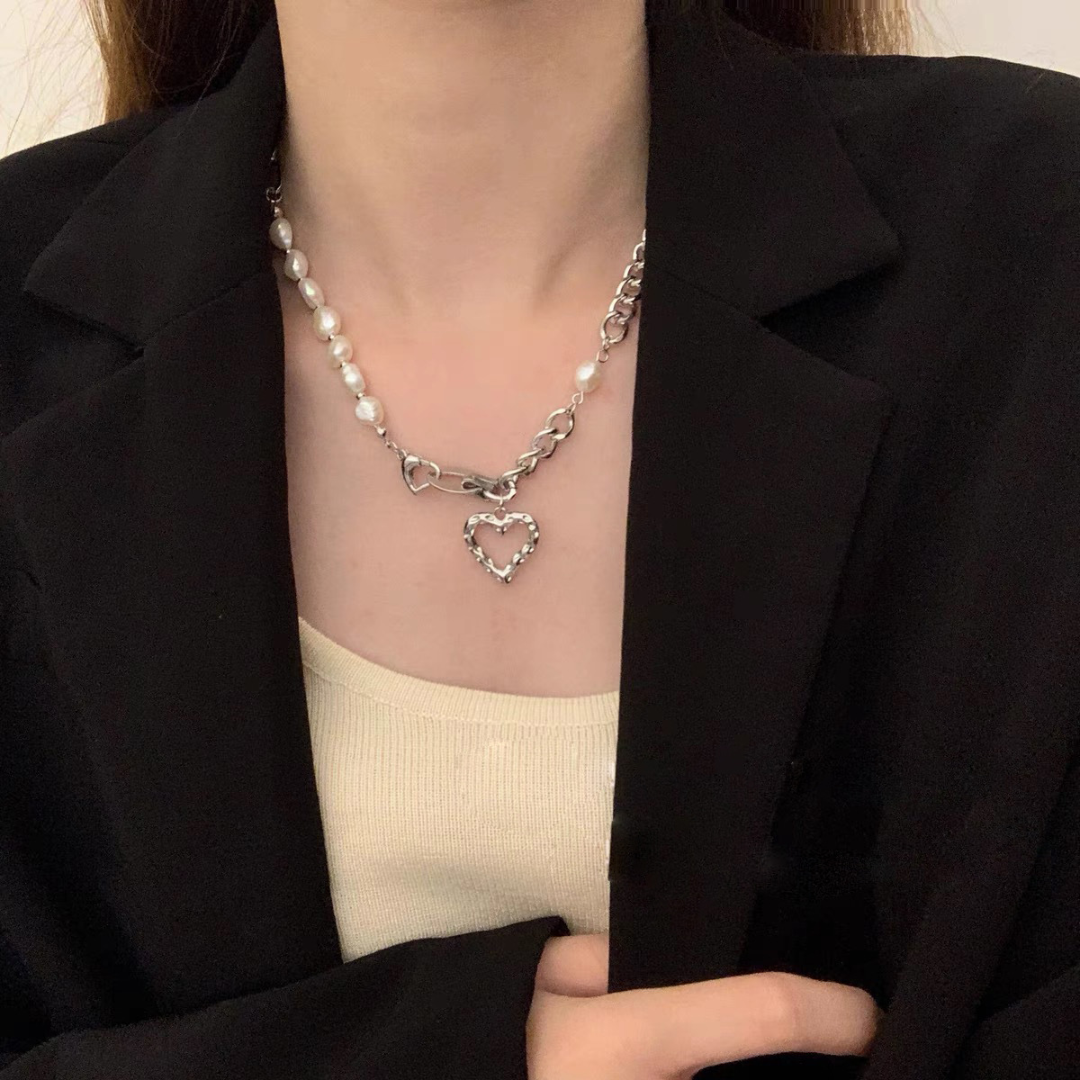 Heart-shaped pearl necklace, a niche design for women, hip-hop and hot girl collarbone chain, a minimalist and individual accessory in a cold style on Instagram Specification drawing