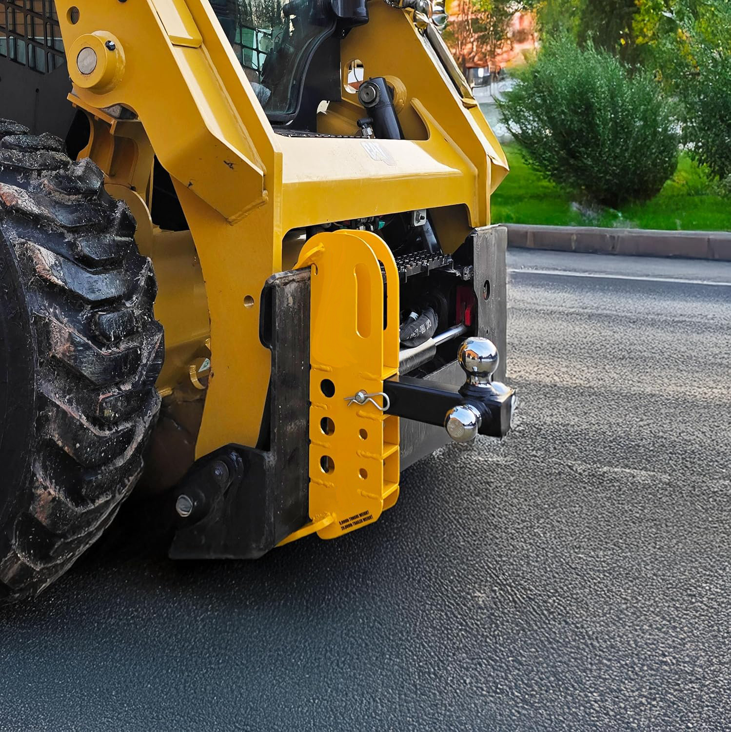 The 2-inch receiving port of the skid steer hook accessory is suitable for skid steer loaders and tractors Application Scenario