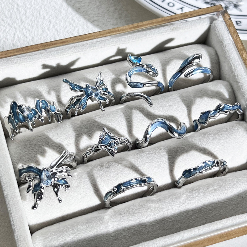 Minimalist ice blue butterfly snake-shaped individual open ring for women's Instagram cold style fashion niche design pleated ring Specification drawing