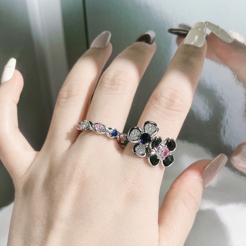 A niche design with a cold and elegant style, diamond zircon flower open ring, a versatile and sweet ring for women's fashion, trendy on Instagram Specification drawing