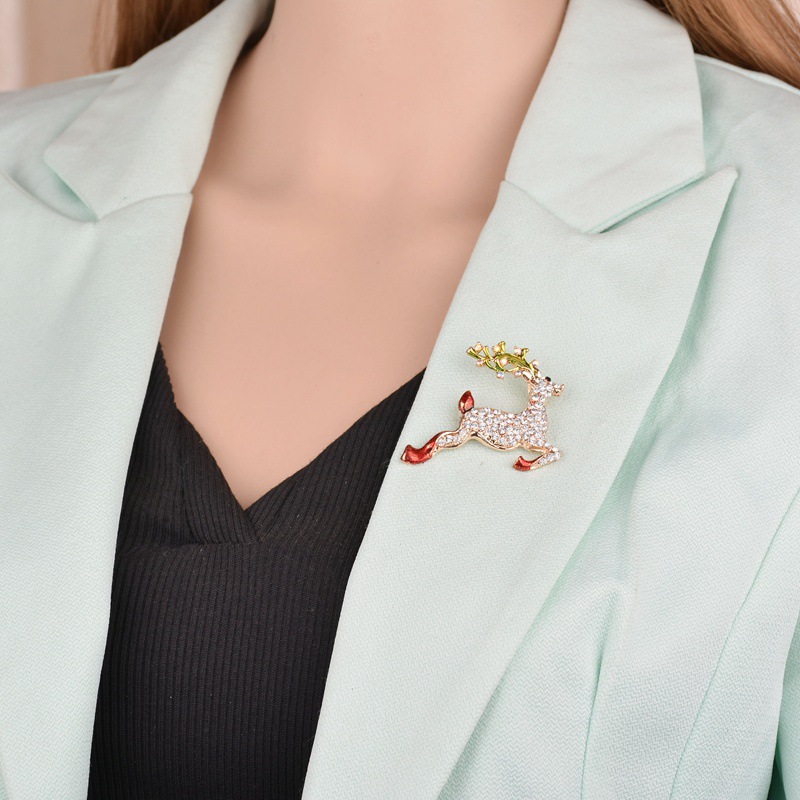New Christmas decorations and clothing from Europe and America, Santa Claus, snowman brooches, women's corsages, New Year gifts details Picture