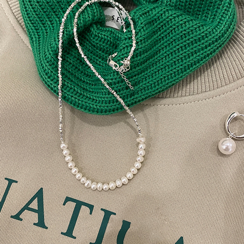 Light luxury and niche silver pearl necklace for women, 2023 new design sense sweater chain, ins style accessory Application Scenario