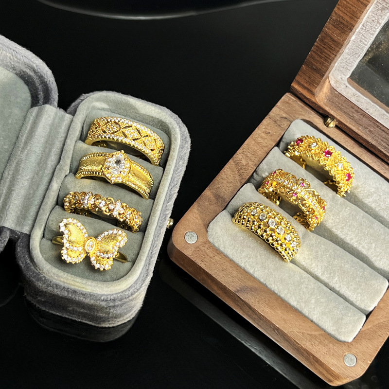 New Chinese-style court-style lace cutout light luxury ring, trendy butterfly brushed, niche exquisite retro autumn and winter accessory full figure