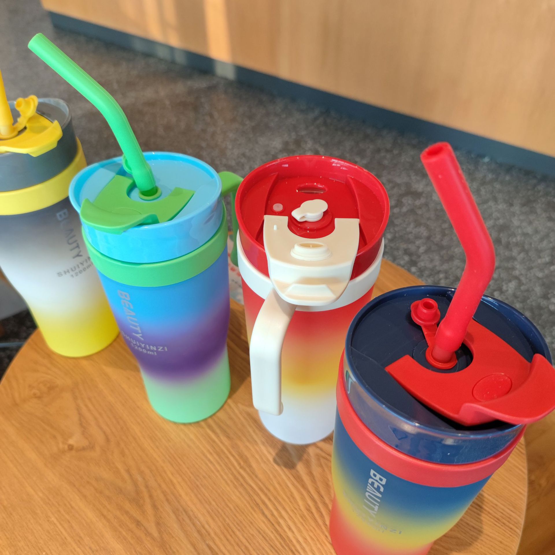 Summer car ice King Cup straw double-drinking gradient color car cup in stock wholesale portable handle plastic water cup Specification drawing