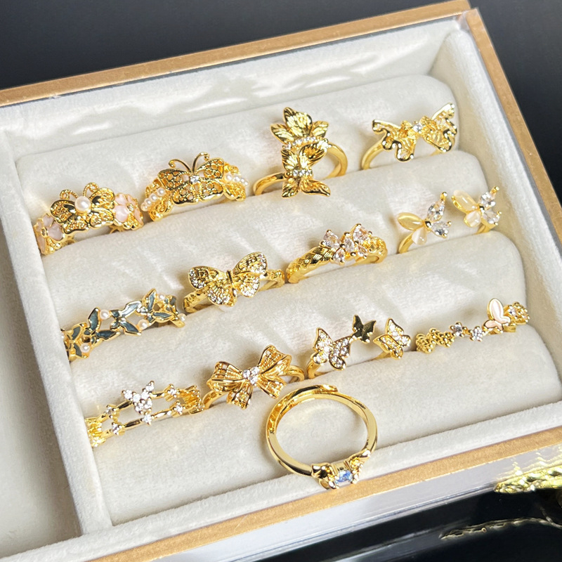 The new butterfly collection ring is a fashionable autumn and winter accessory for women, featuring a delicate, niche, and cold style with a touch of luxury and sophistication Application Scenario