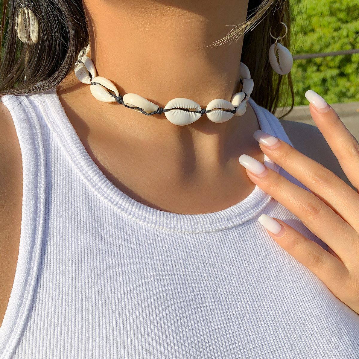 European and American cross-border jewelry, ethnic style hand-woven shell necklace, women's fashion, versatile and simple collarbone chain necklace details Picture